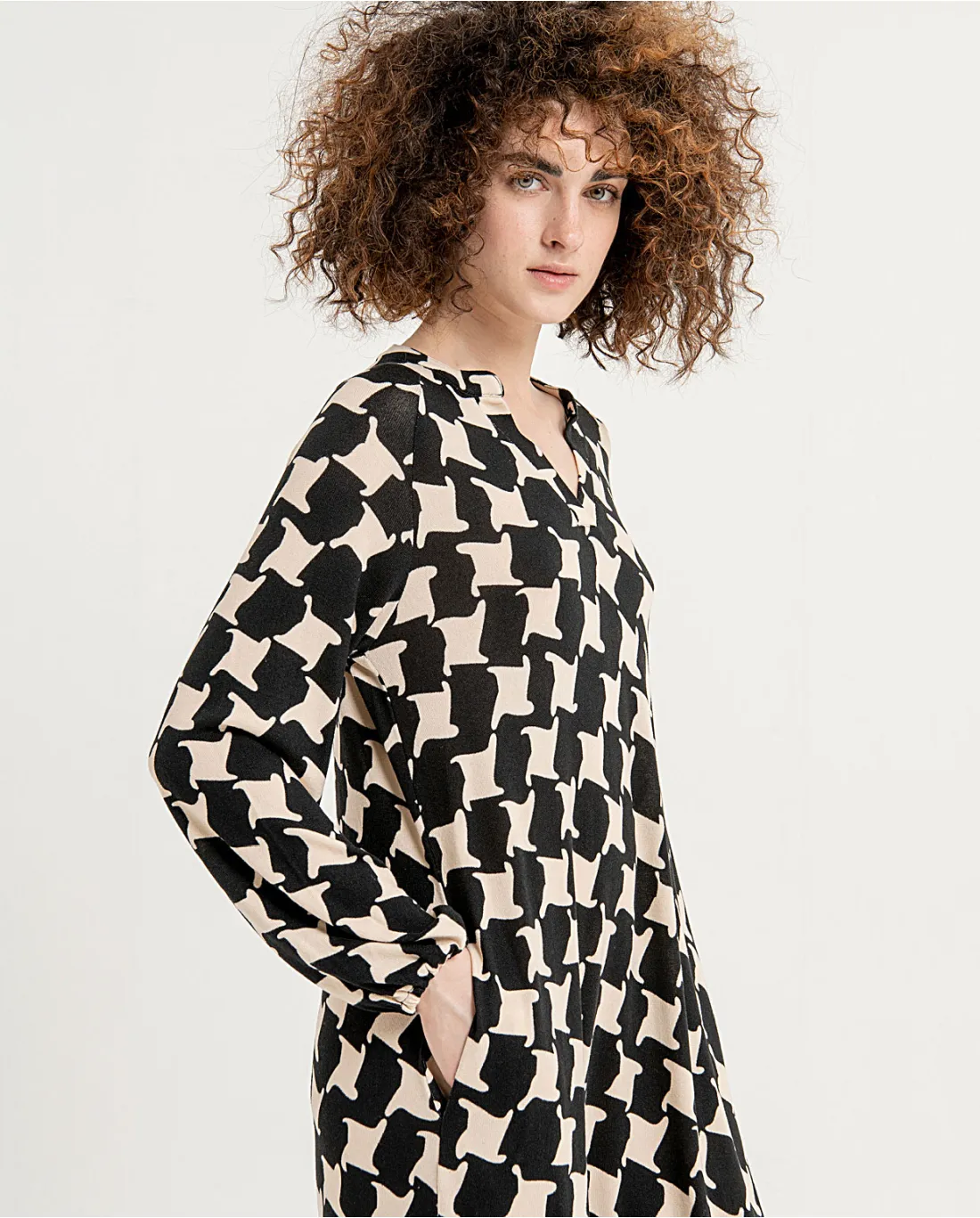 711- Printed Midi Dress w/ Long Sleeves- Black/Cream- Surkana