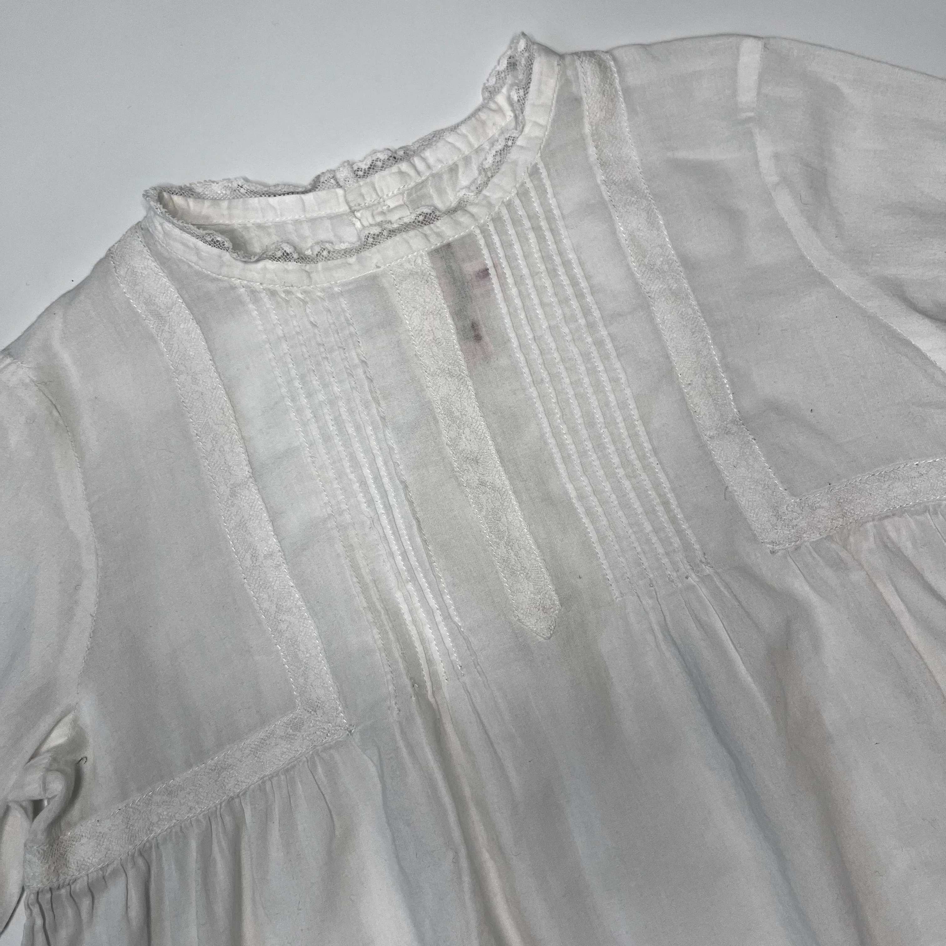 Bonpoint White Cotton Pintuck Blouse With Lace Trim: 6 Years