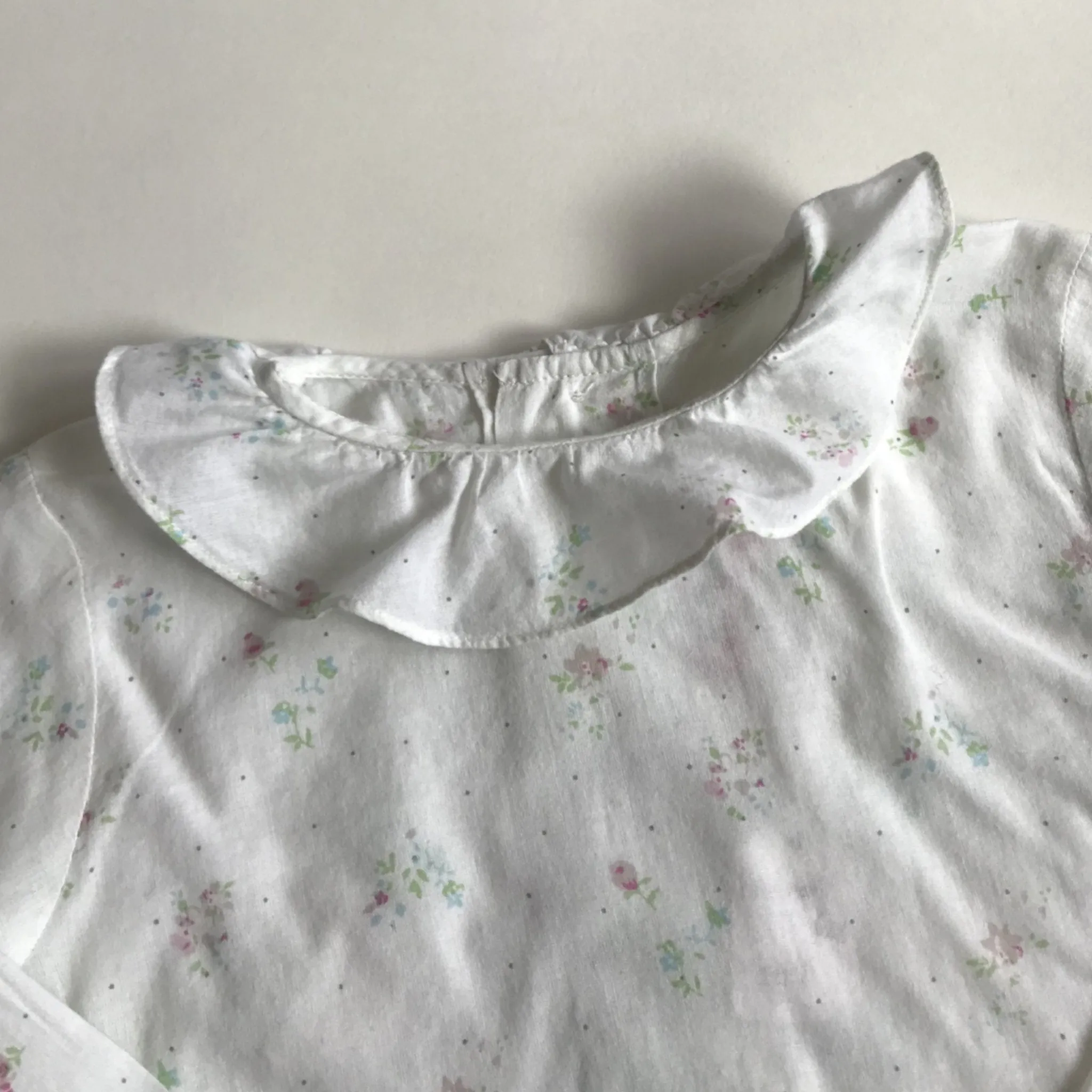 Bonpoint White Long Sleeve Floral Print Blouse With Collar: 18 Months