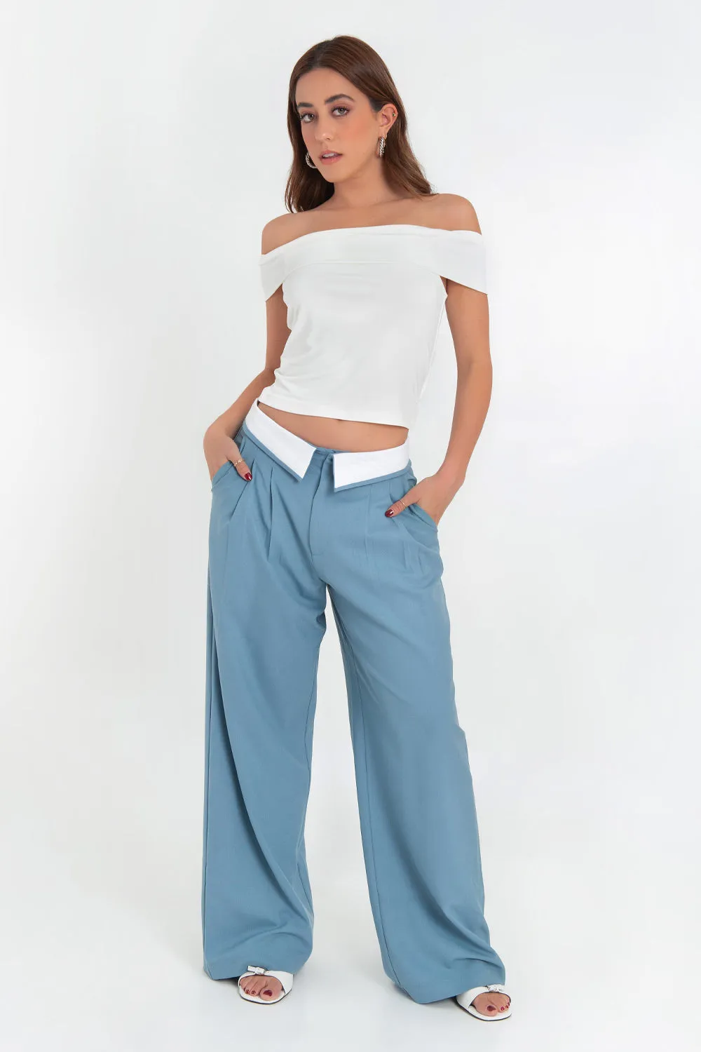 Pantalón wide leg con pinzas pretina contraste