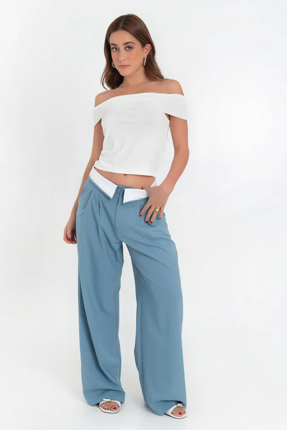 Pantalón wide leg con pinzas pretina contraste