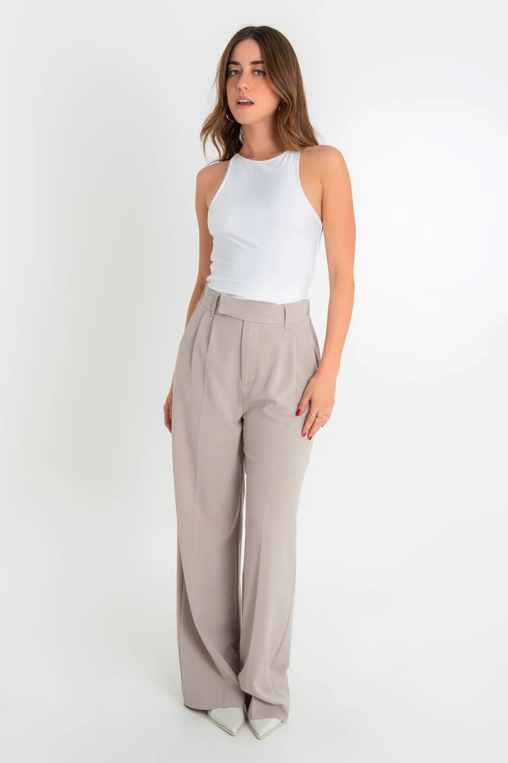 Pantalón wide leg de cintura alta con pinzas