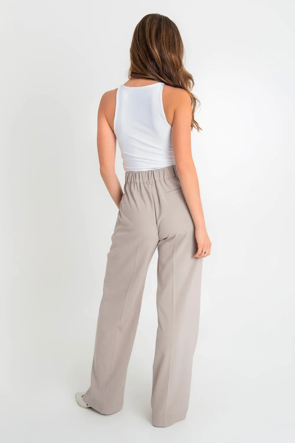 Pantalón wide leg de cintura alta con pinzas